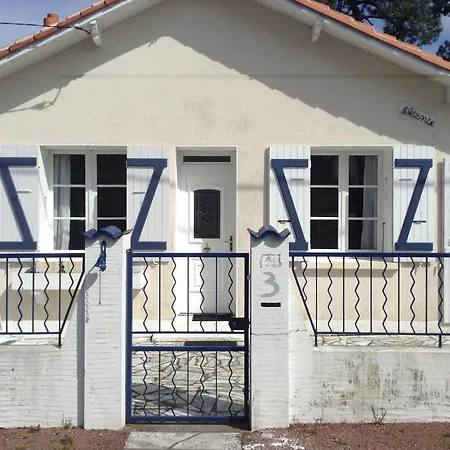 Charmante Petite Maison Typique Royan Location Minimum 7 Jours Pas De Court Сasa de vacaciones Saint-Georges-de-Didonne